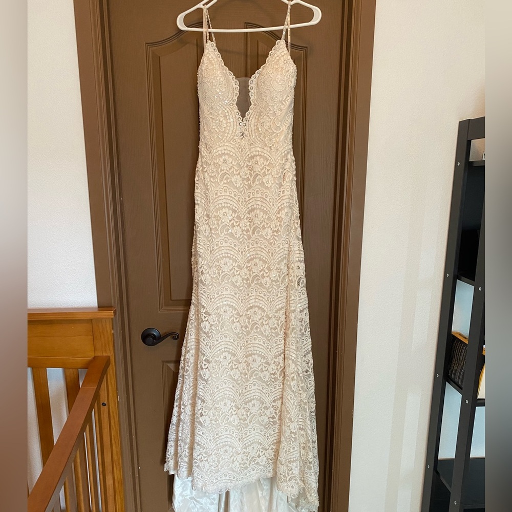 Maggie Sottero Mietra Wedding Dress - Picture 2 of 6